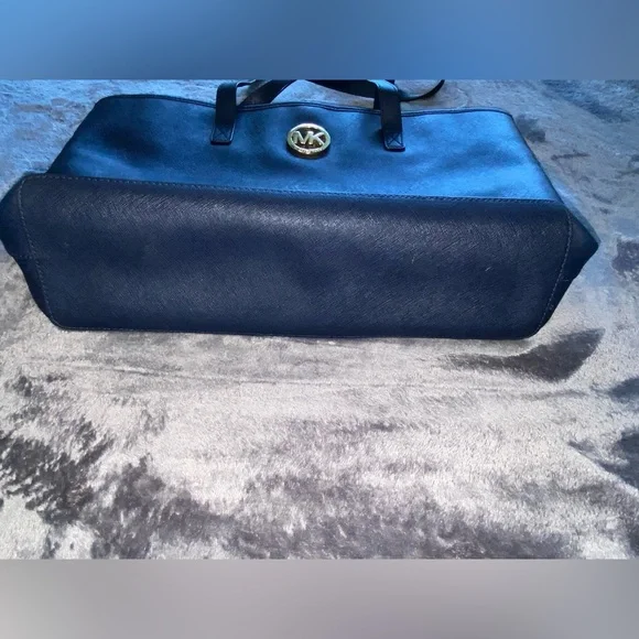Michael Kors Navy Jet Set Travel Medium Tote Purse MK 13.5" x 4.5" x 12" - Picture 8 of 12